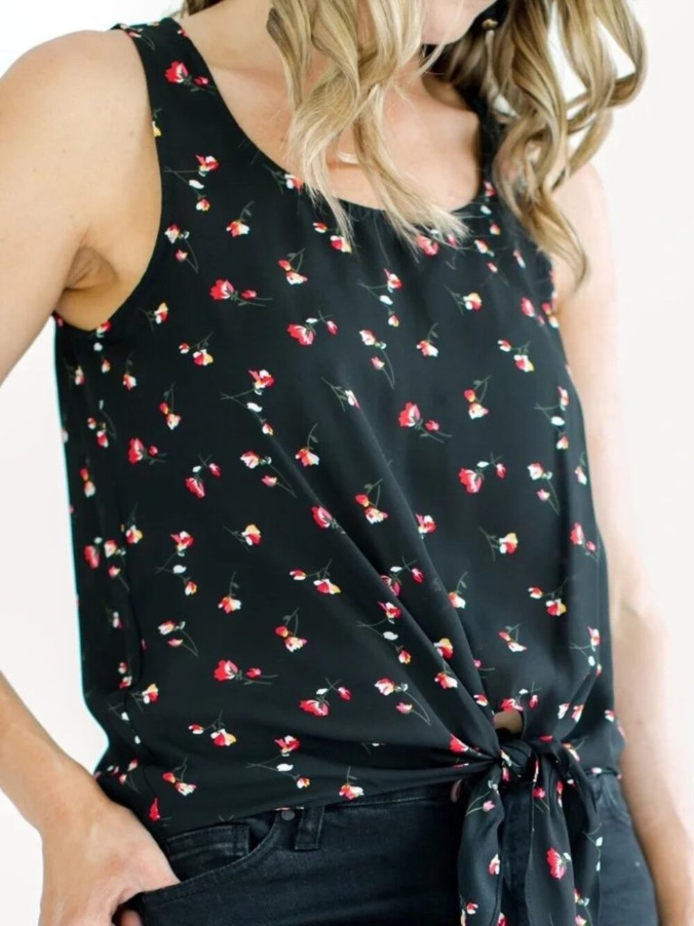 EVERLY womens BLOUSE black FLORAL red ROSE tank TIE top CASUAL summer SIZE M